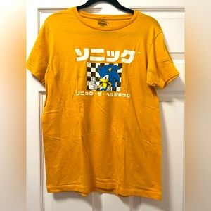 Sonic Tshirt in yellow with the print